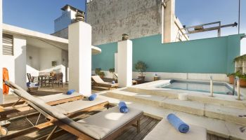Pool and solarium on the roof terrace